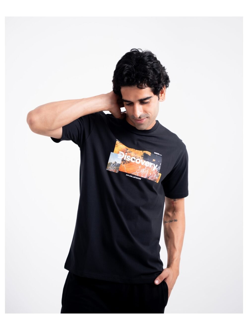 DISCOVERY Men's Nature Outdoors Graphic Tee in Dark Night — DCYPHR