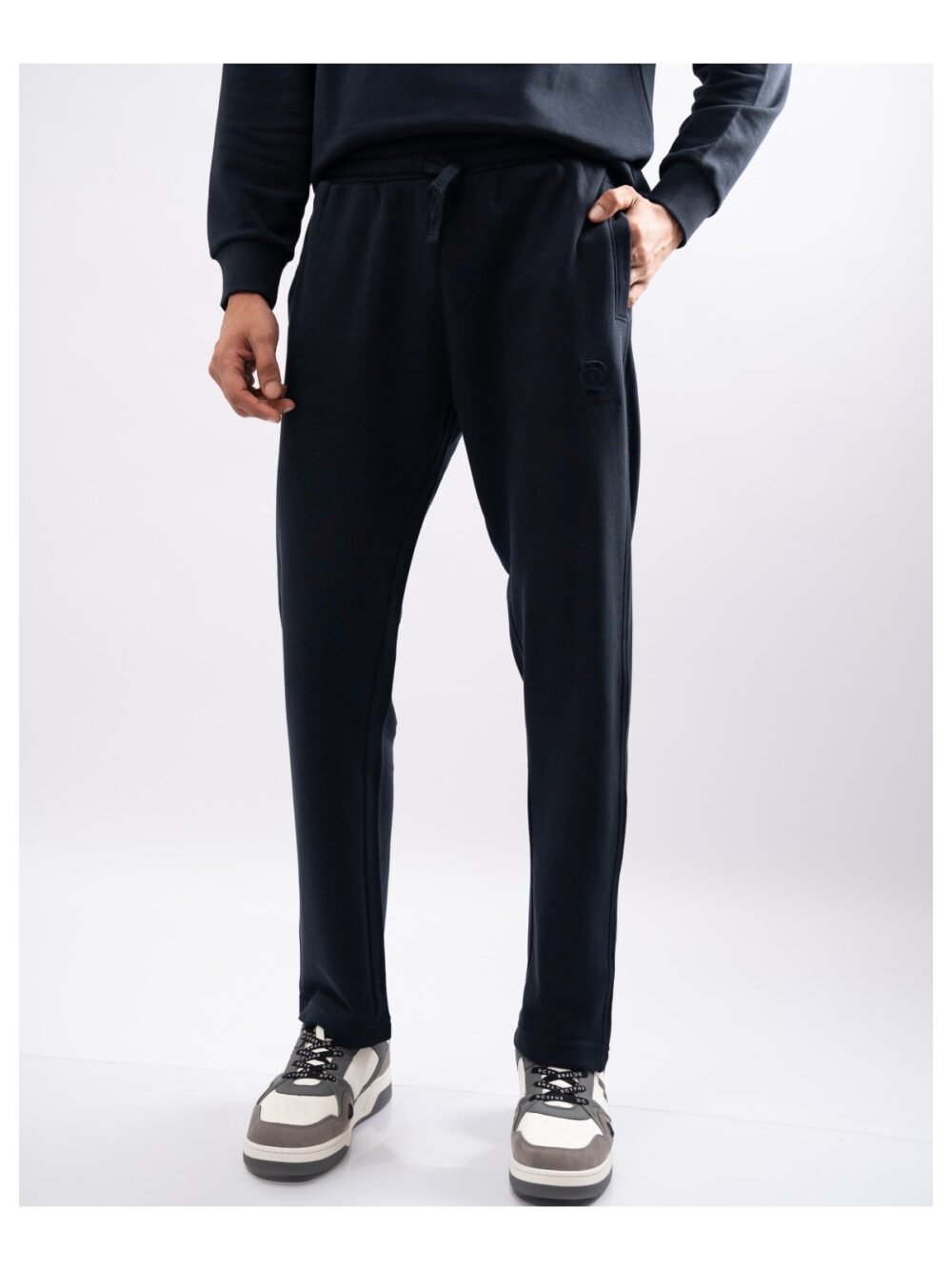 DISCOVERY Men's Pulse Track Pant in Dark Navy — DCYPHR